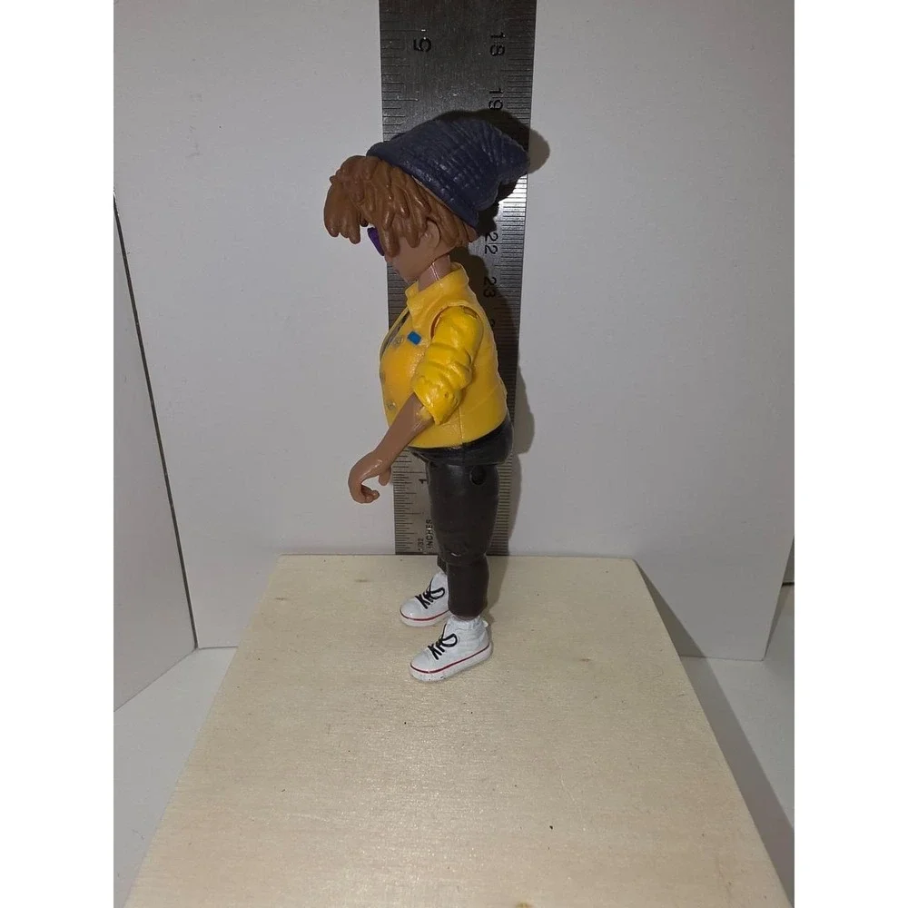 4.5-inch April O'Neil action figure from the Teenage Mutant Ninja Turtles TMNT